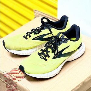 Brooks Launch 9, Mens 9.5. These shoes were lightly used for modeling